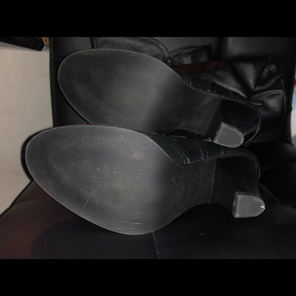 Boots - Picture 4 of 5